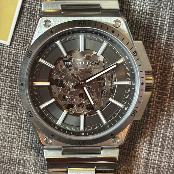 New in box Michael Kors “MK9021” - Picture 2 of 8